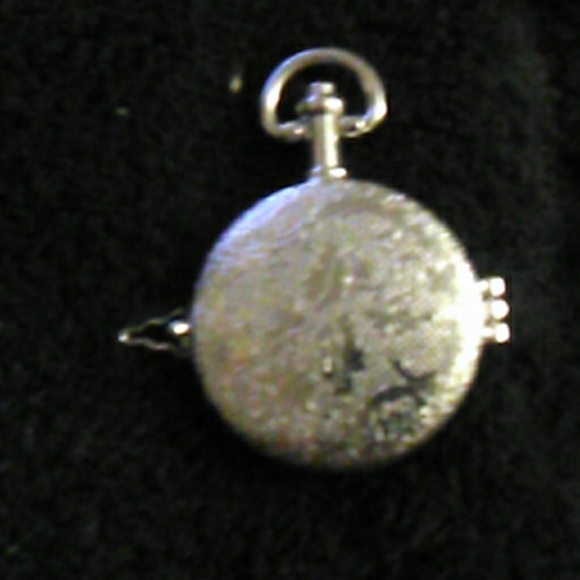 Locket - Picture 4 of 4
